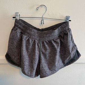 Lululemon size 6 hotty hot 4” dark grey
